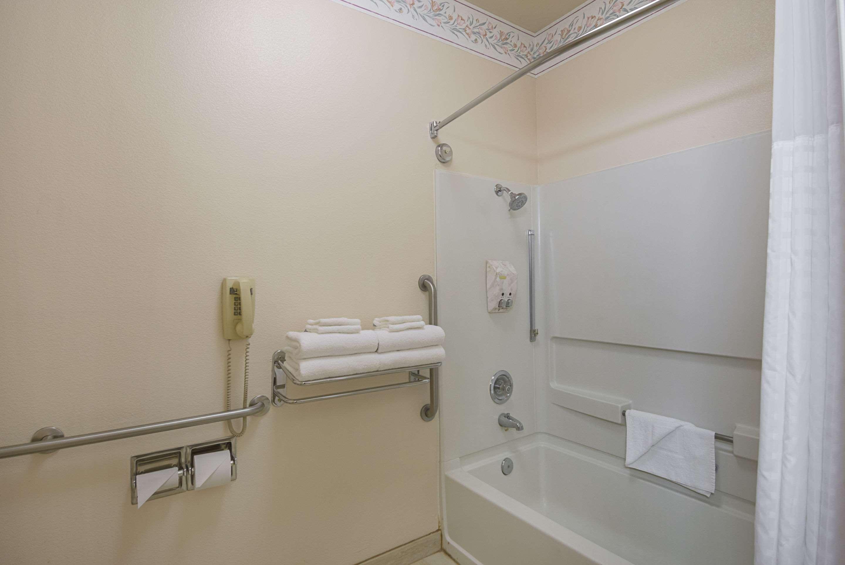 Quality Inn Fresno Yosemite Airport Buitenkant foto