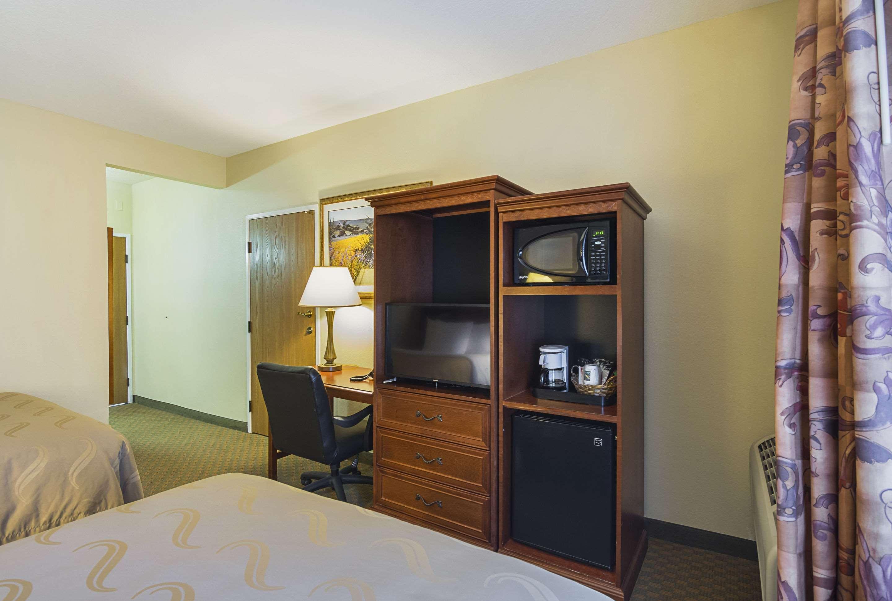 Quality Inn Fresno Yosemite Airport Buitenkant foto