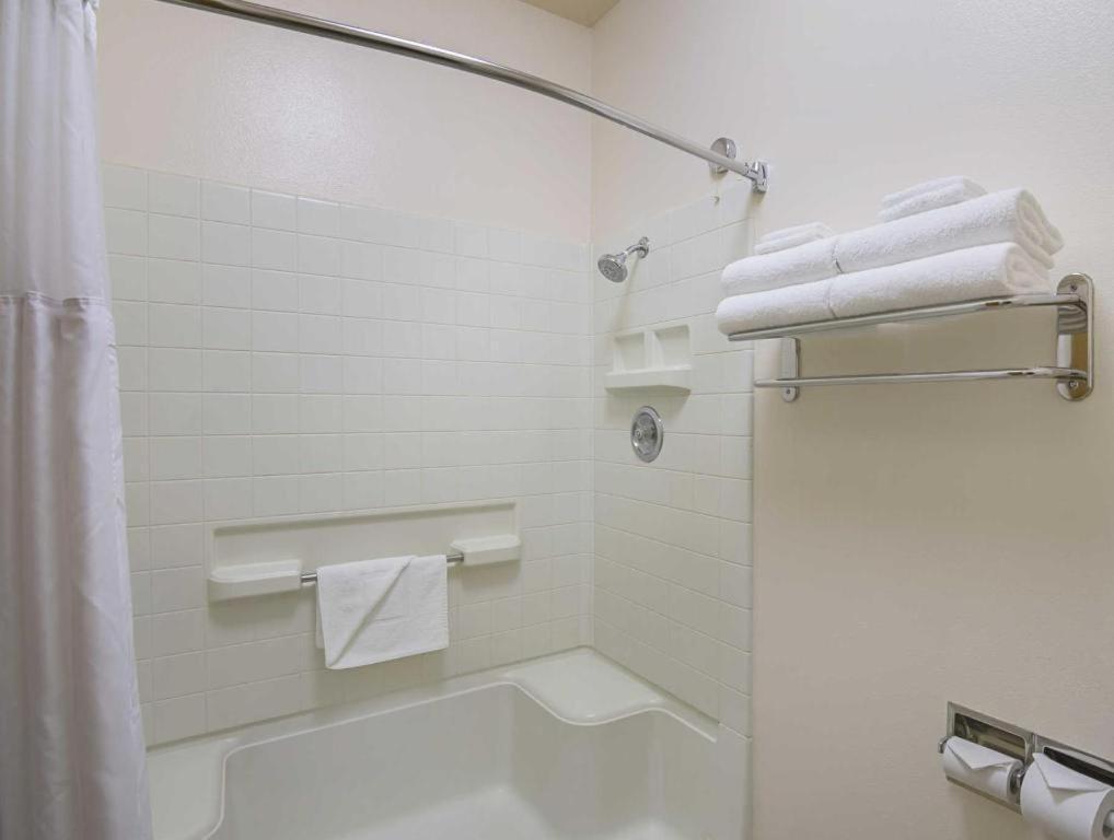 Quality Inn Fresno Yosemite Airport Buitenkant foto