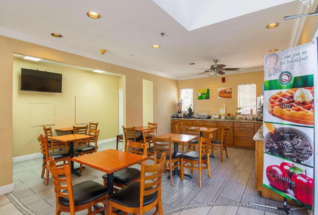 Quality Inn Fresno Yosemite Airport Buitenkant foto