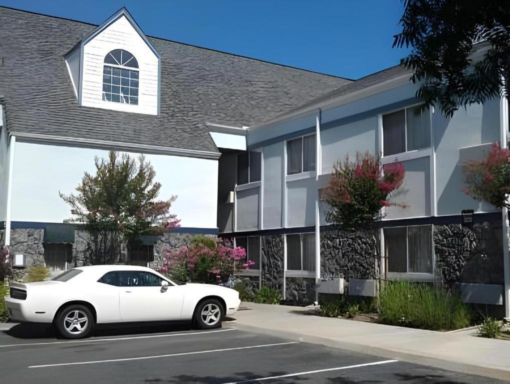 Quality Inn Fresno Yosemite Airport Buitenkant foto