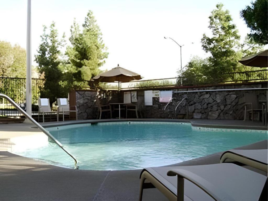 Quality Inn Fresno Yosemite Airport Buitenkant foto