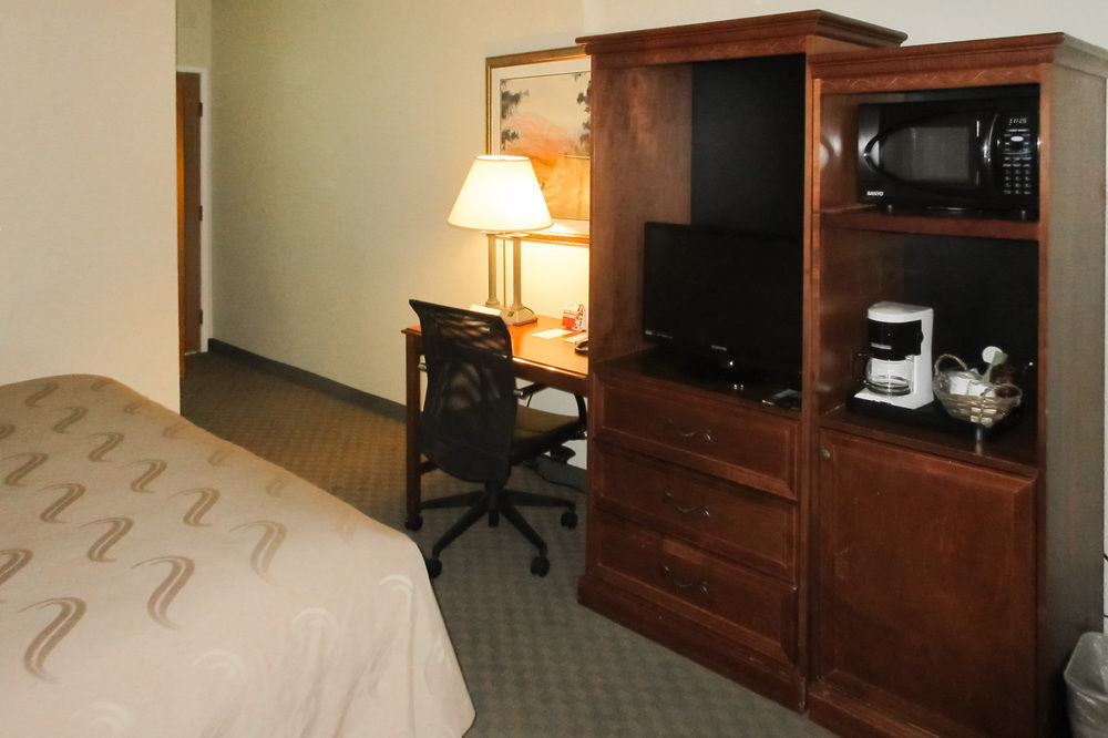 Quality Inn Fresno Yosemite Airport Buitenkant foto