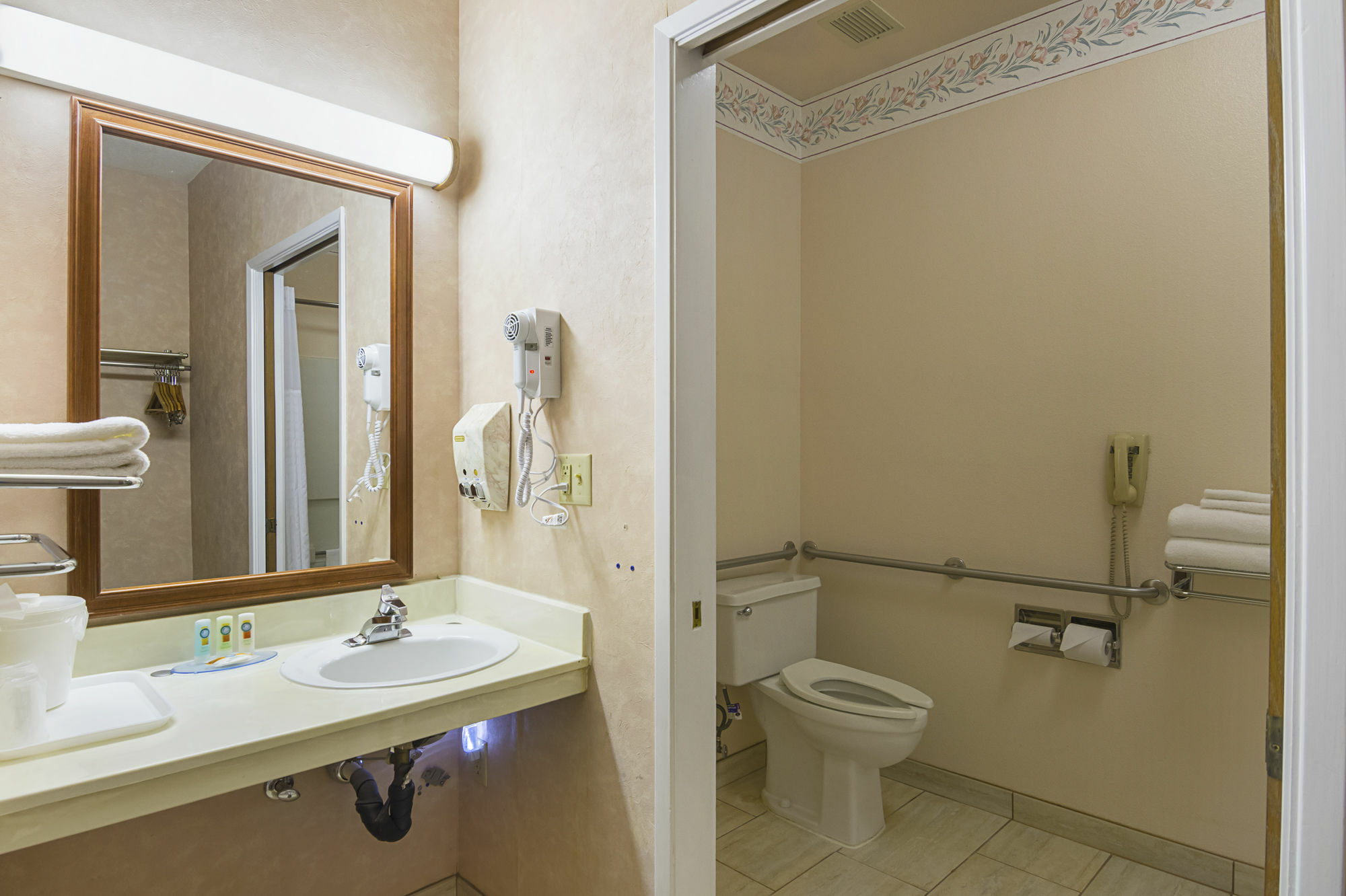 Quality Inn Fresno Yosemite Airport Buitenkant foto